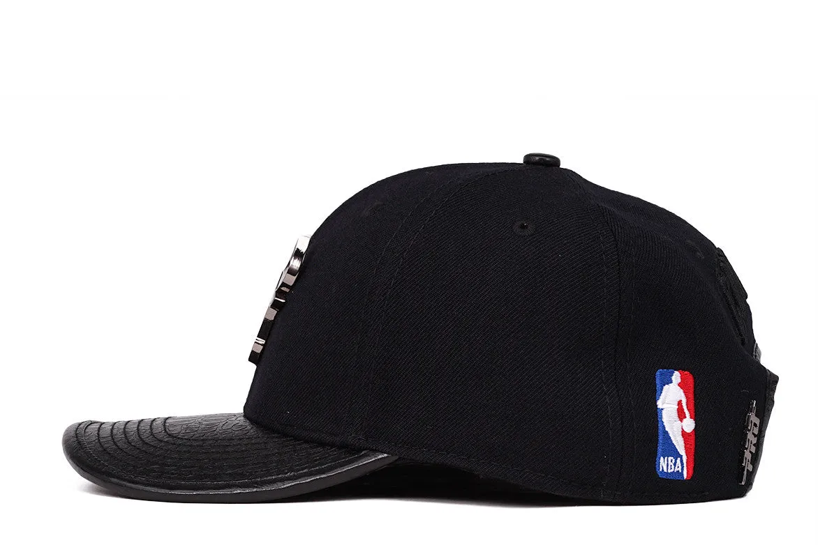 CHICAGO BULLS "SILVER METALLIC" STRAPBACK - BLACK