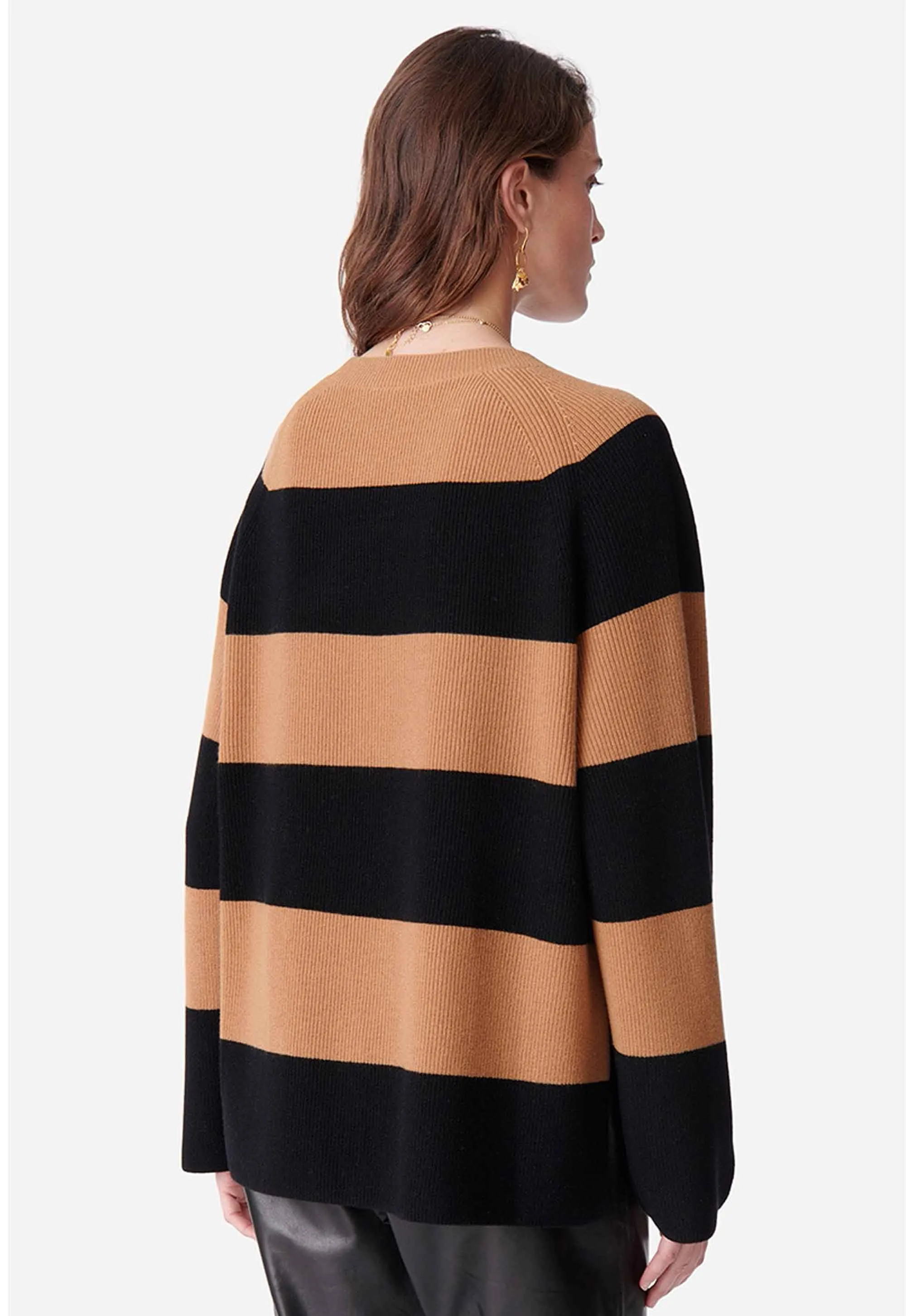 dania sweater