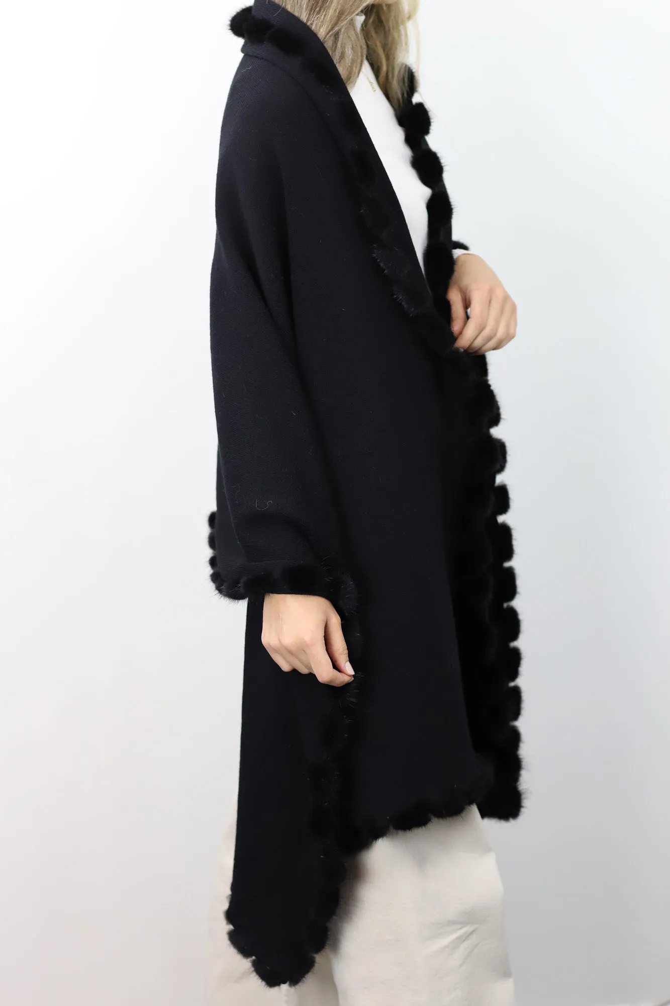 La Fiorentina | Beautiful Wrap with Mink Poms - Black/Black