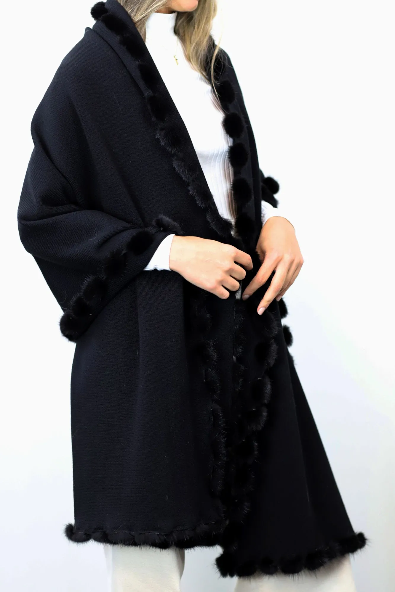 La Fiorentina | Beautiful Wrap with Mink Poms - Black/Black