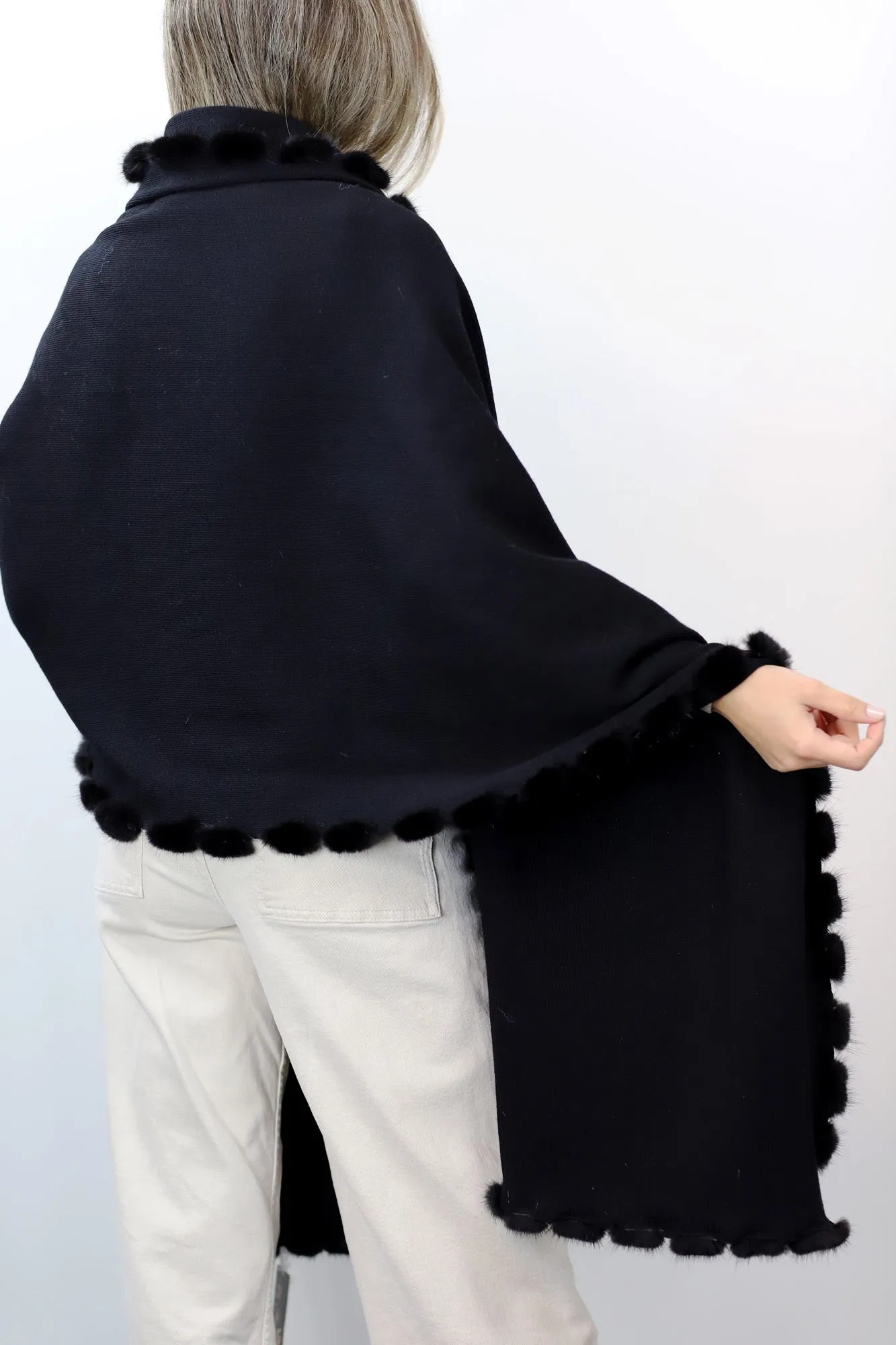La Fiorentina | Beautiful Wrap with Mink Poms - Black/Black