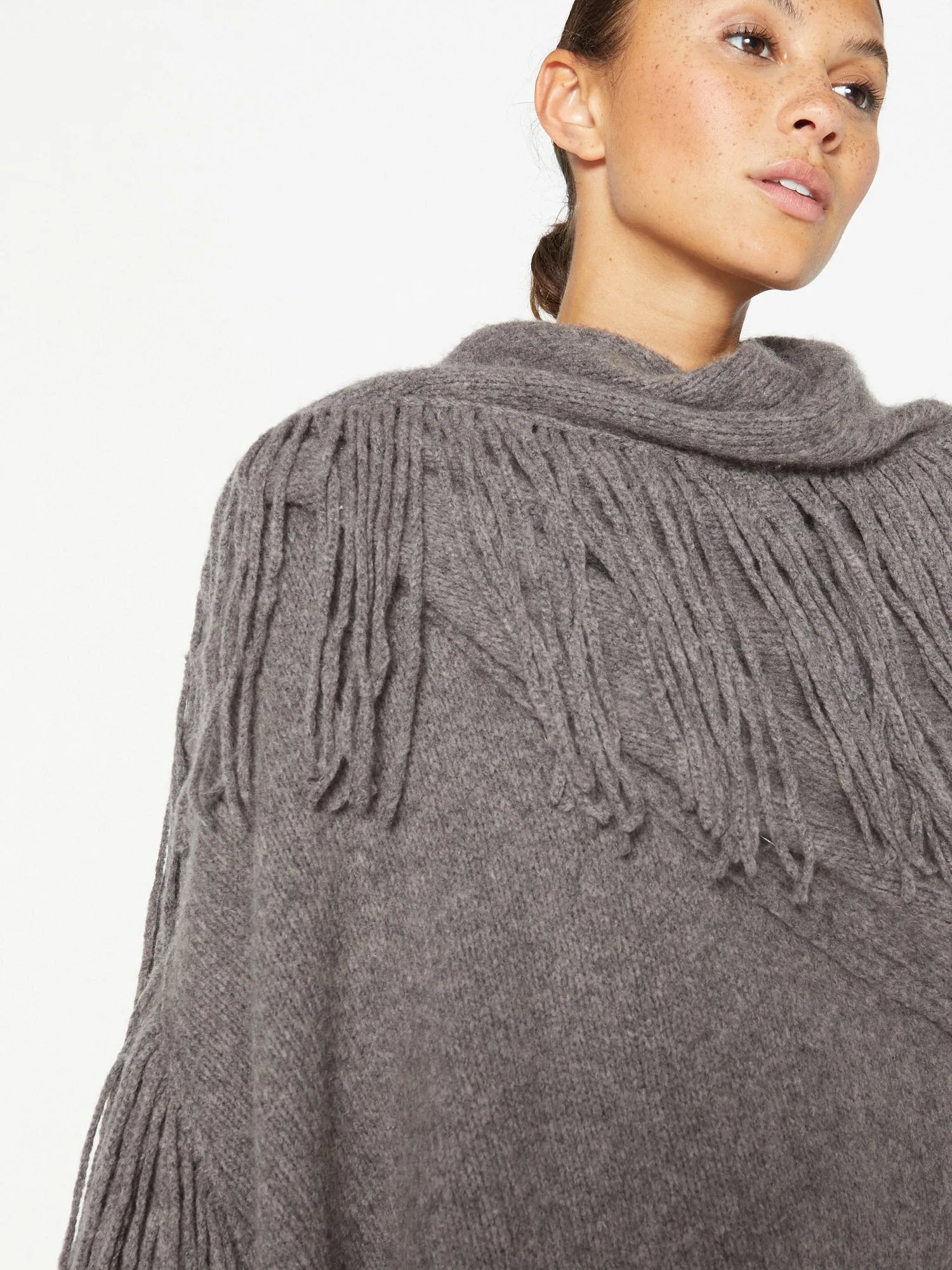The Thela Fringe Wrap