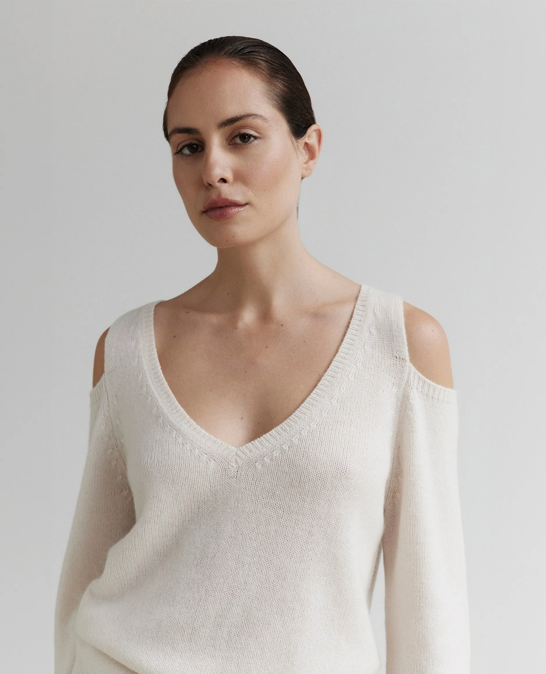 V-Pullover aus Cashmere-Mischung in Schwarz